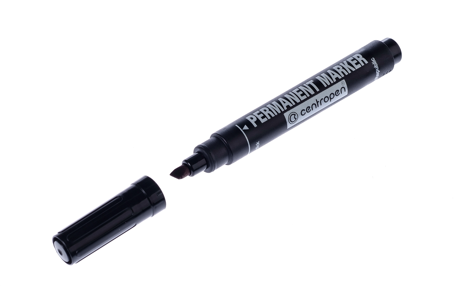 Маркер перманентный Permanent marker CENTROPEN на спиртовой основе клиновидный наконечник 1-4.6мм черный